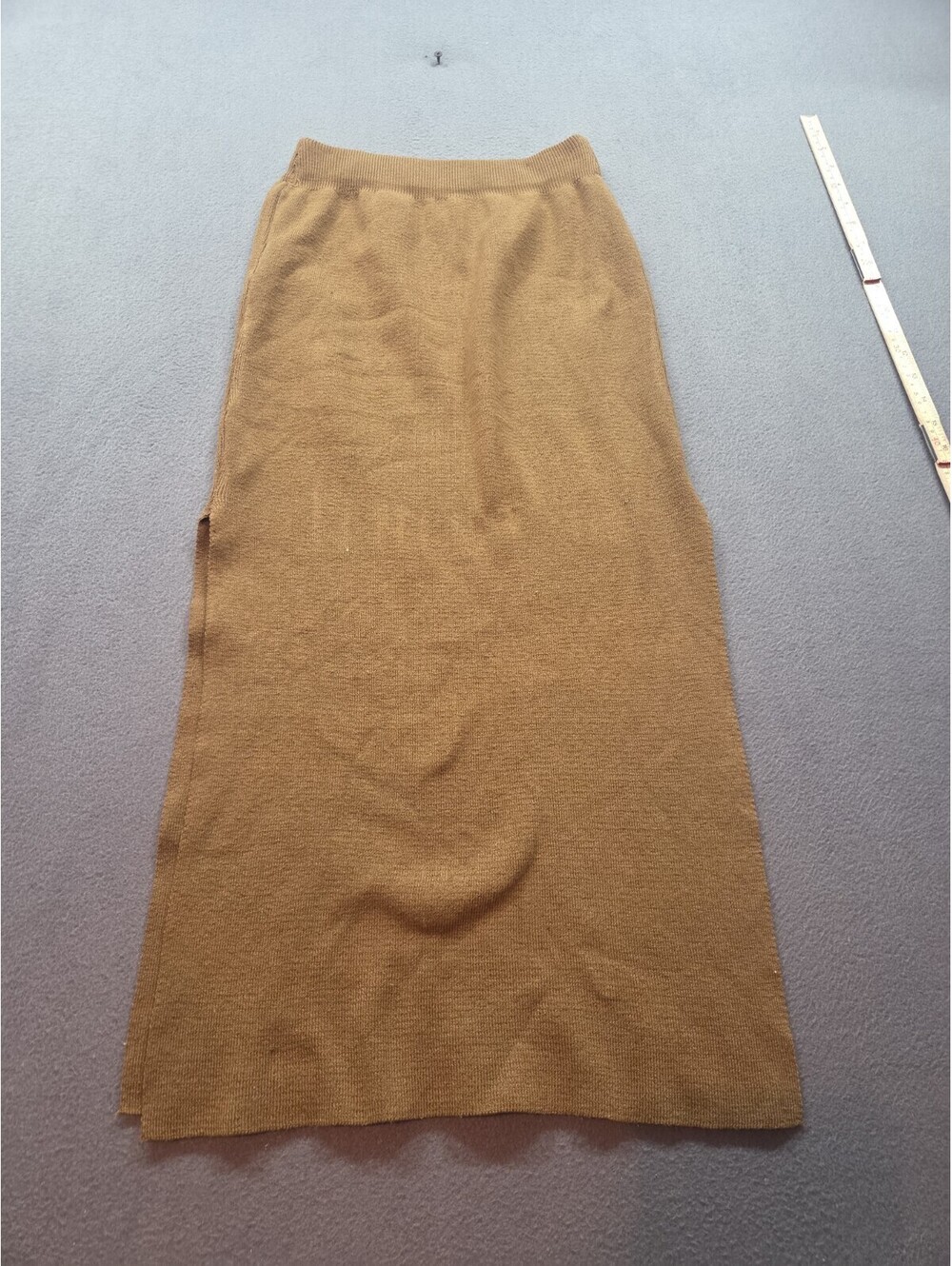 women's vintage ribbed skirt featuring slitted sides by Alyssa size M